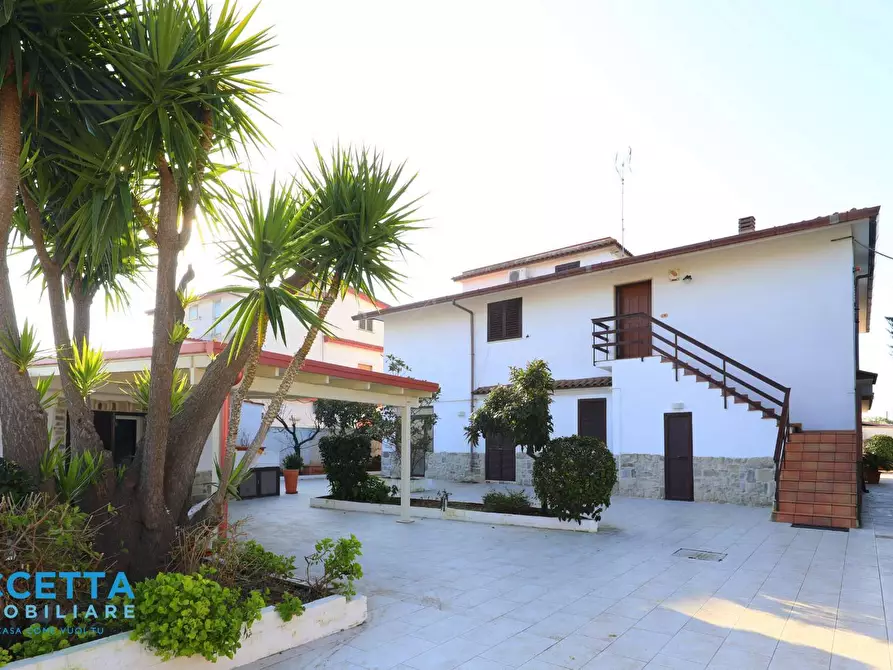 Immagine 32 di Villa in vendita  in via Sequoie a Leporano