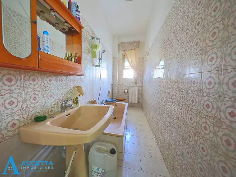 Immagine 17 di Trilocale in vendita  in Viale Liguria 27 a Taranto