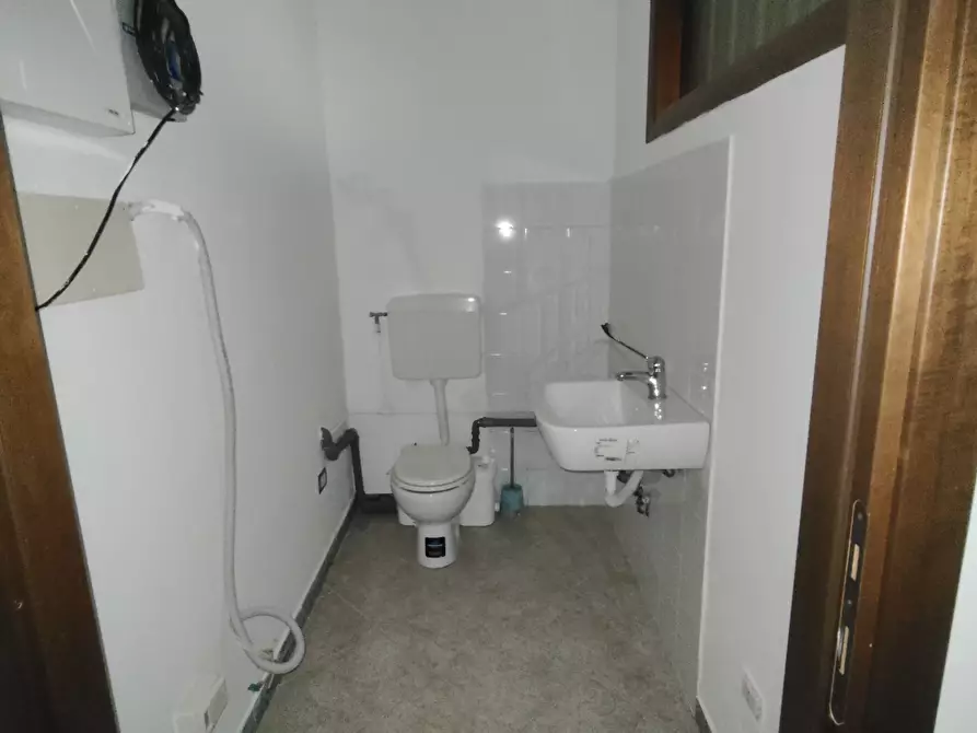 Immagine 22 di Locale commerciale in affitto  in Piazza XX Settembre a Castel San Giovanni