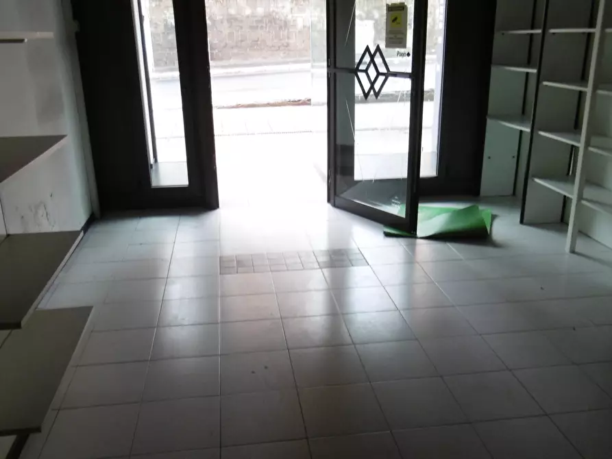 Immagine 12 di Locale commerciale in affitto  in VIA DELLA PISANA a Roma