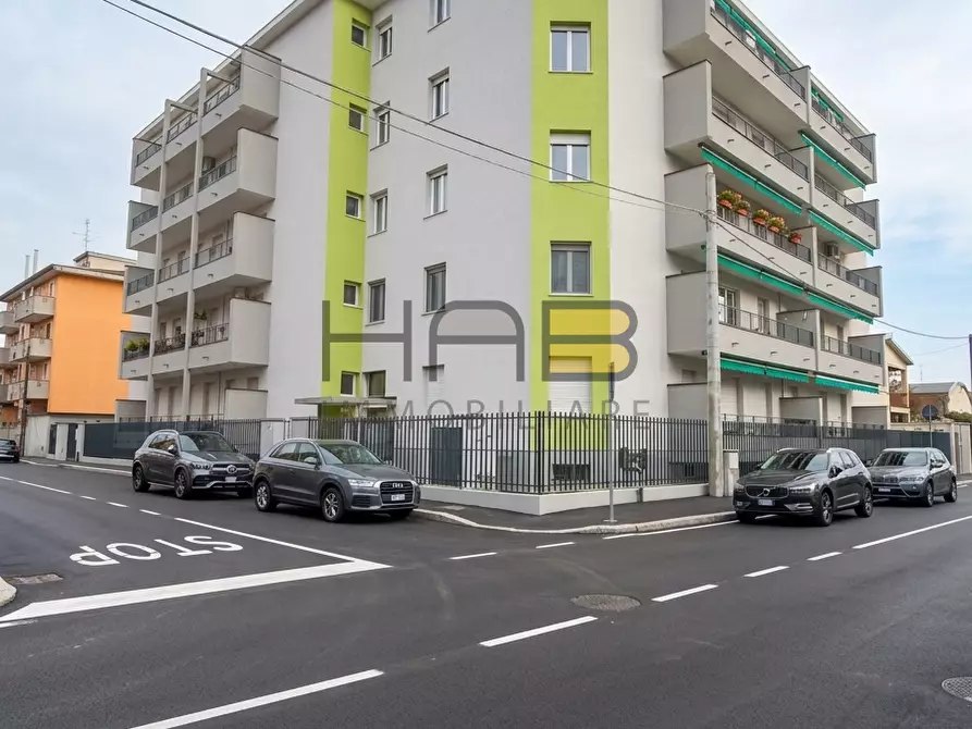 Immagine 10 di Trilocale in vendita  in Via Osimo a Busto Arsizio