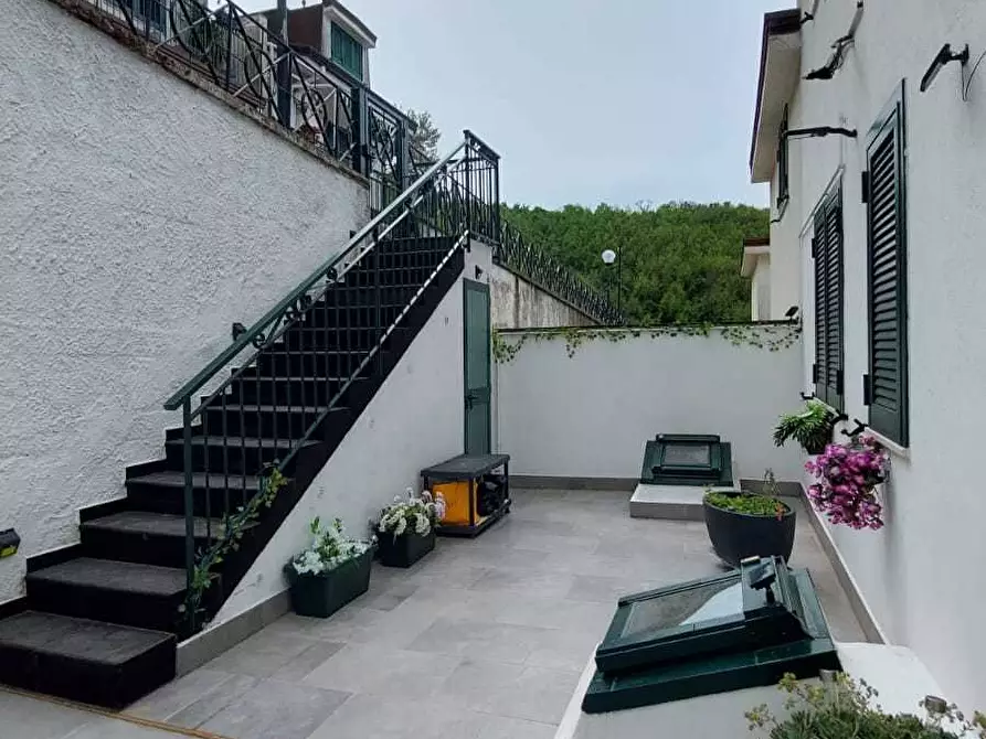 Immagine 3 di Villetta a schiera in vendita  in Via Parrocchia 33 a Baronissi