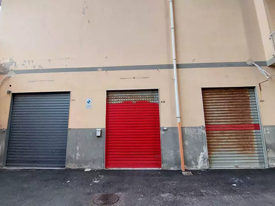 Immagine 16 di Locale commerciale in vendita  in Via Palinuro 137 a Salerno