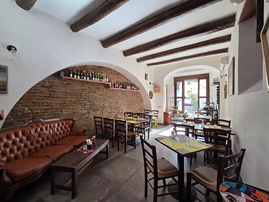 Immagine 3 di Attività commerciale in vendita  in Vicolo Piantanova 3 a Salerno