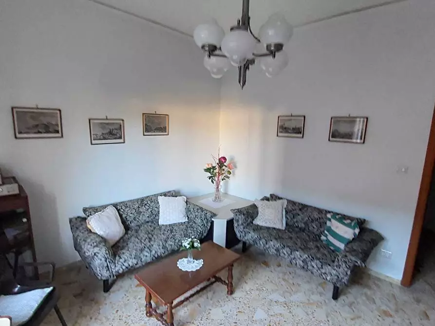 Immagine 11 di Pentalocale in vendita  in Via Medaglie D'Oro 388 a Salerno