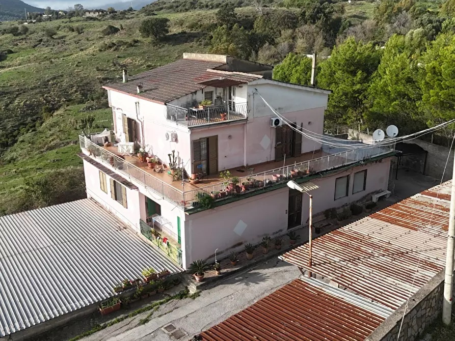 Immagine 1 di Casa trifamiliare in vendita  in via del giubileo duemila 8 a Giffoni Valle Piana