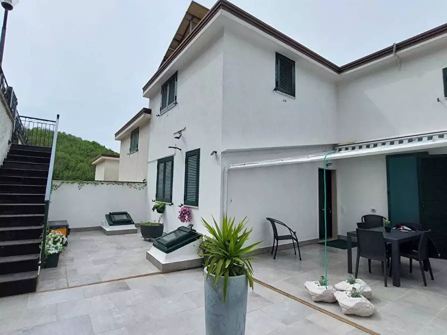 Immagine 1 di Villetta a schiera in vendita  in Via Parrocchia 33 a Baronissi