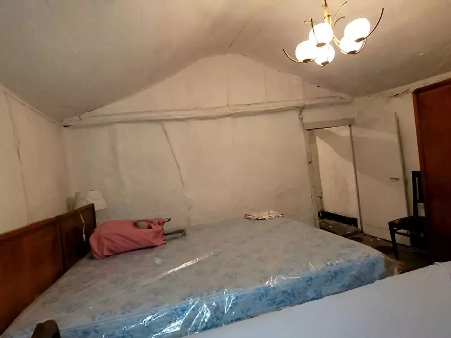 Immagine 61 di Pentalocale in vendita  in Via Campi 7 a Serra Riccò