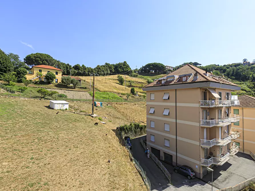 Immagine 9 di Quadrilocale in vendita  in Via Fratelli Gazzo 22/14 a Serra Riccò