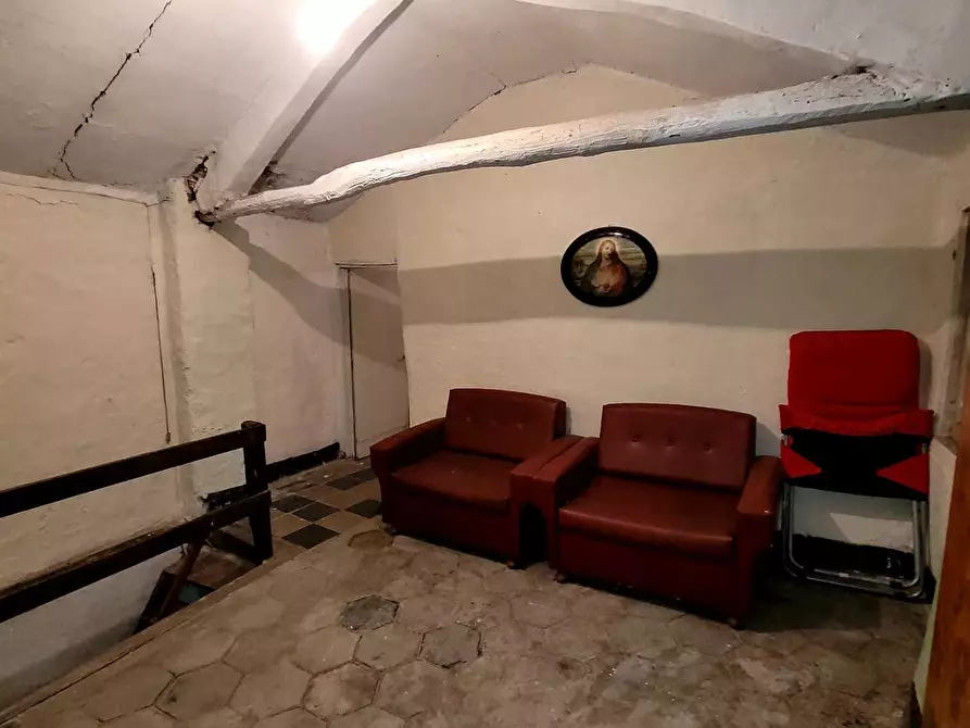 Immagine 72 di Pentalocale in vendita  in Via Campi 7 a Serra Riccò