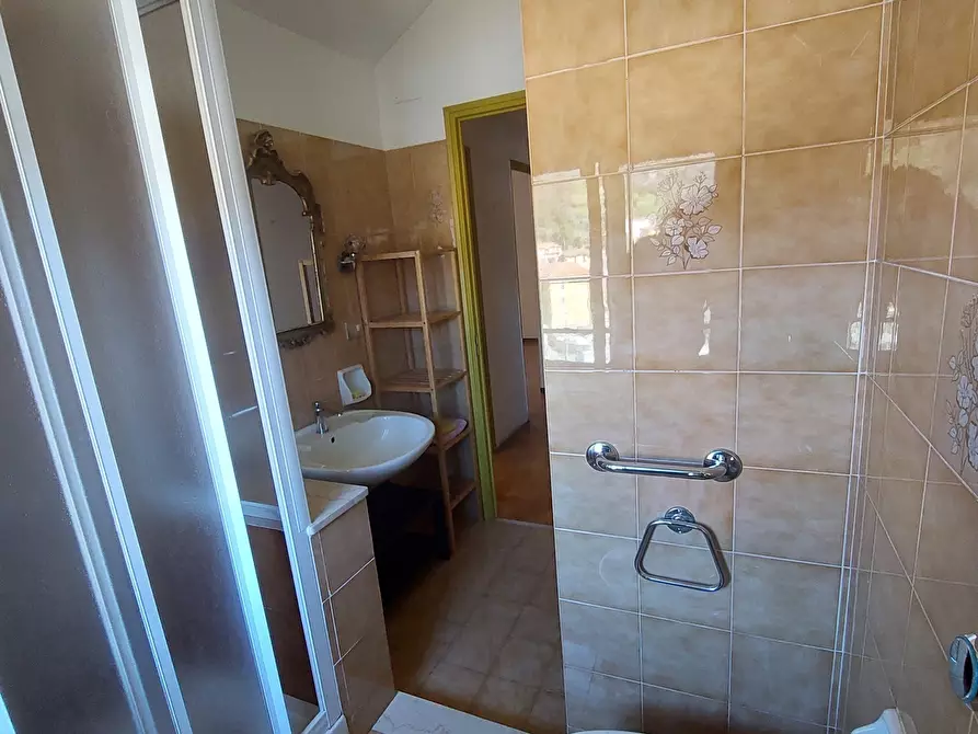 Immagine 26 di Bilocale in vendita  a Genova