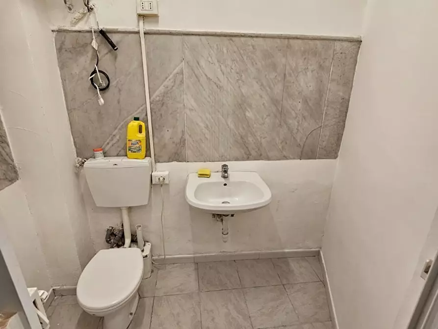 Immagine 11 di Locale commerciale in vendita  in Via Giovanni Tommaso Invrea 46 a Genova