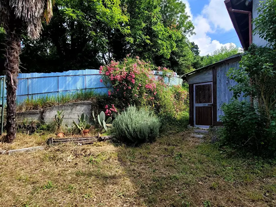 Immagine 24 di Pentalocale in vendita  in Via Campi 7 a Serra Riccò