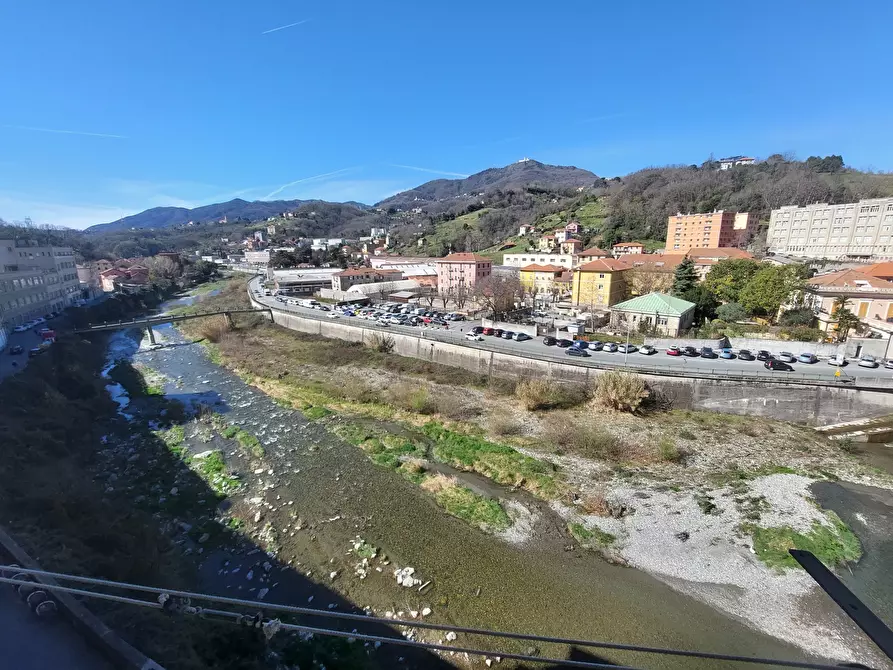 Immagine 14 di Bilocale in vendita  a Genova