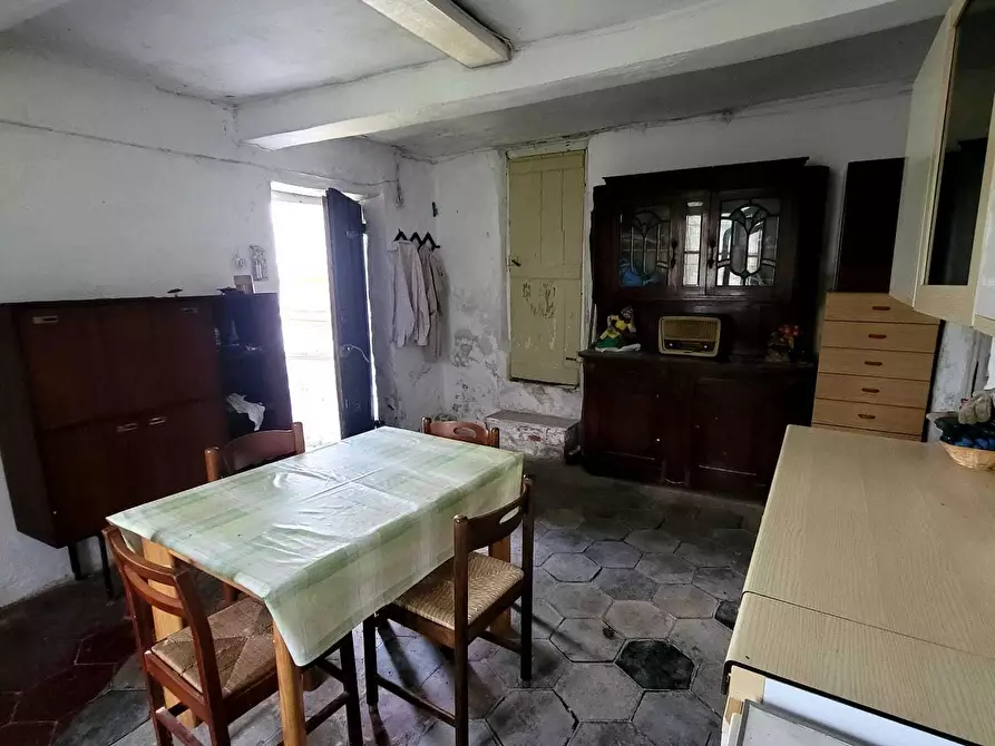 Immagine 53 di Pentalocale in vendita  in Via Campi 7 a Serra Riccò