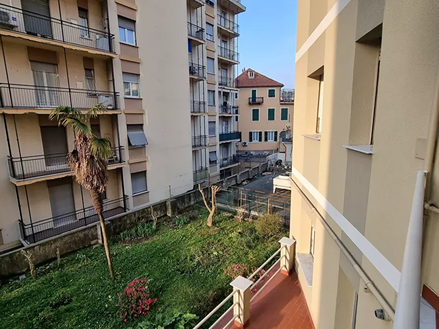 Immagine 6 di Pentalocale in vendita  in Via Paolo Anfossi 68c a Genova