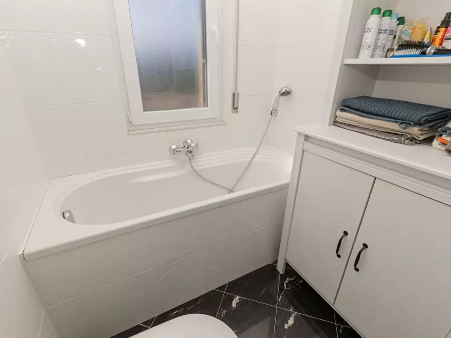 Immagine 42 di Bilocale in vendita  in Via Fratelli Gazzo a Genova