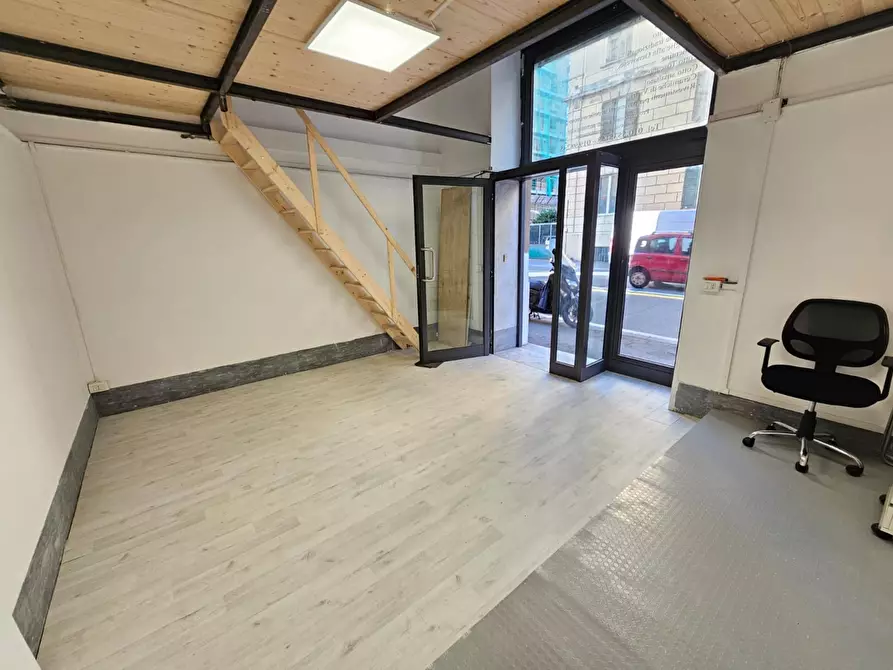 Immagine 1 di Locale commerciale in vendita  in Via Giovanni Tommaso Invrea 46 a Genova