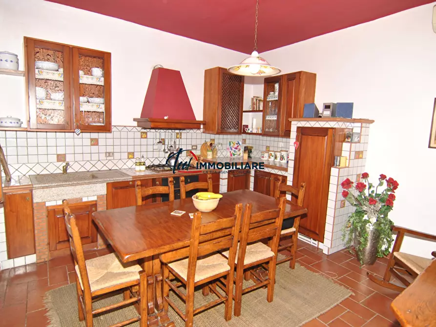 Immagine 1 di Casa indipendente in vendita  in Piazza della Chiesa 16 a Livorno