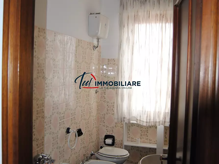 Immagine 34 di Pentalocale in vendita  in Viale Cassa di Risparmio 37 a Livorno