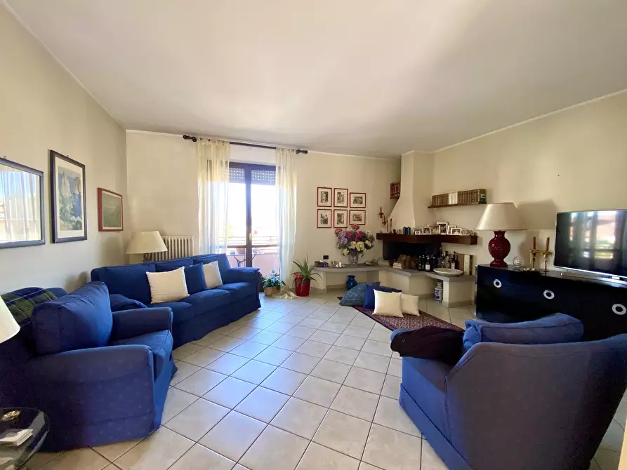 Immagine 2 di Quadrilocale in vendita  in Viale Europa 13 a Grinzane Cavour