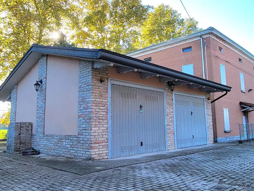 Immagine 56 di Villa in vendita  in Strada Cornazzano 3 a Sissa Trecasali