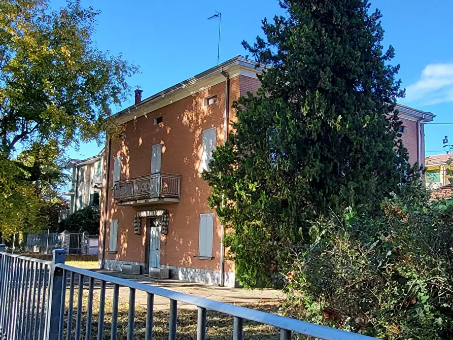 Immagine 6 di Villa in vendita  in Strada Cornazzano 3 a Sissa Trecasali