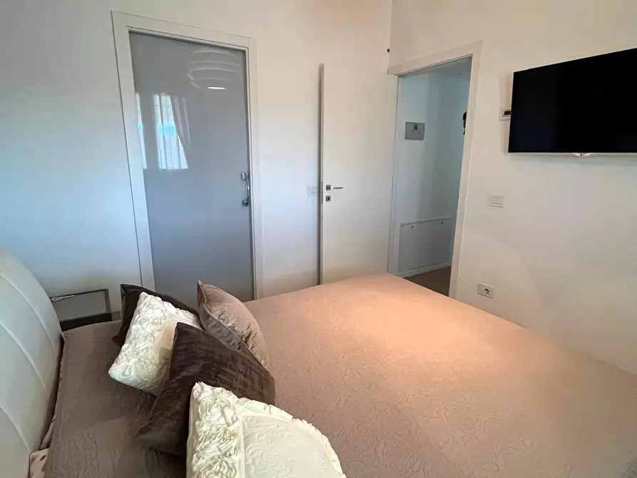 Immagine 13 di Casa semindipendente in vendita  a Senigallia