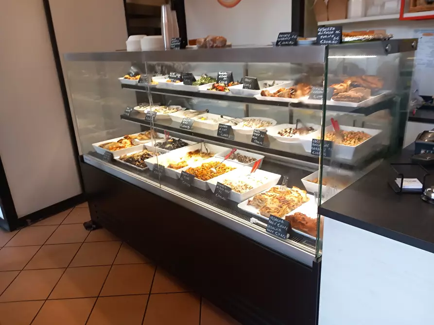 Immagine 2 di Attività commerciale in vendita  a Senigallia