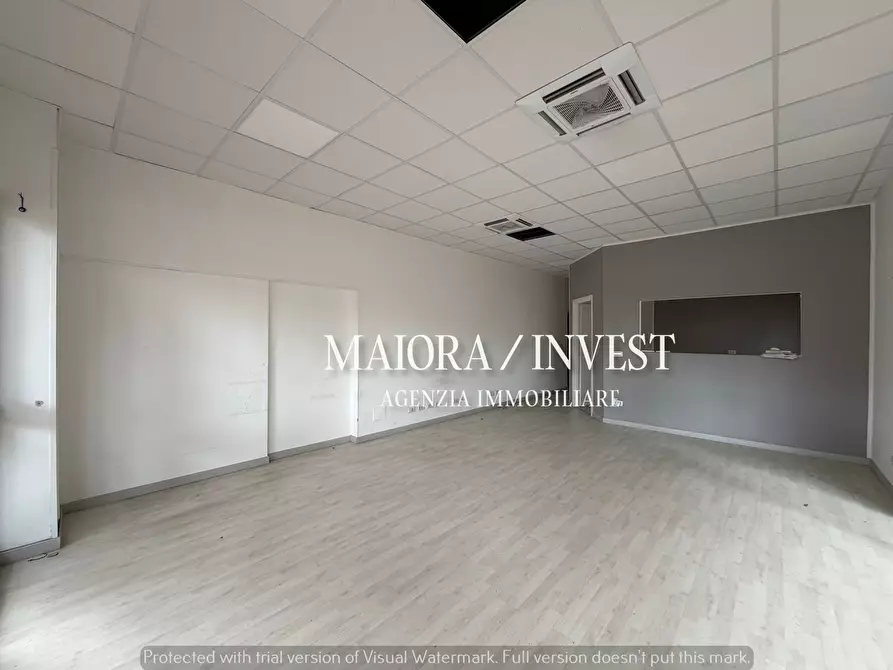 Immagine 1 di Locale commerciale in vendita  in Via Francesco Crucioli a Grottammare