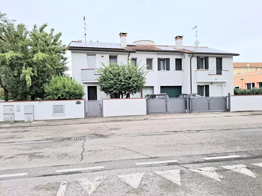 Immagine 1 di Casa bifamiliare in vendita  in Via E. Berlinguer 242 a Bosaro