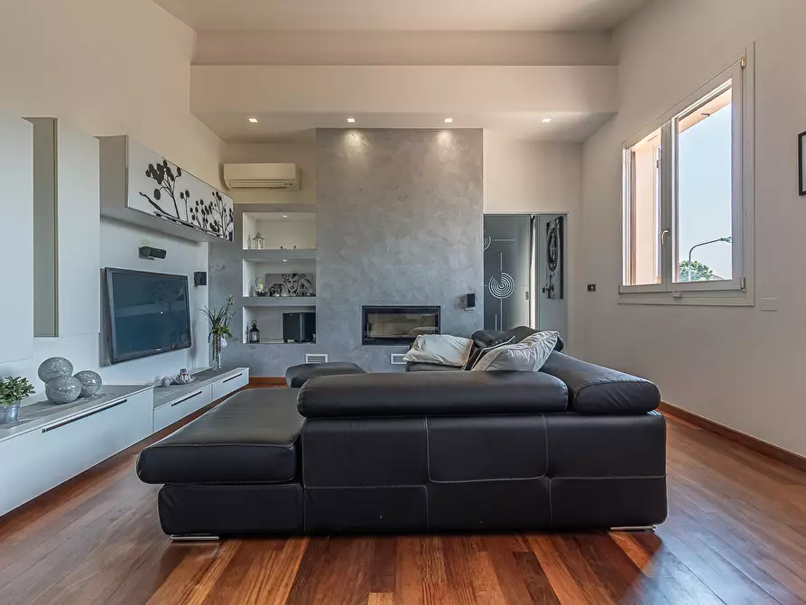 Immagine 10 di Villa in vendita  in Via Claudio Gallerani 2 a Terre Del Reno