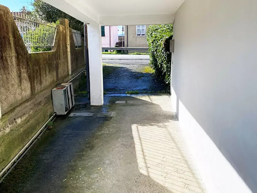 Immagine 31 di Casa trifamiliare in vendita  in Strada Statale 1 189 a Castelnuovo Magra