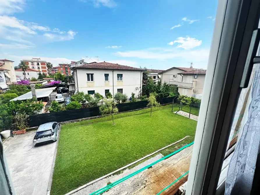 Immagine 16 di Casa trifamiliare in vendita  a Massa