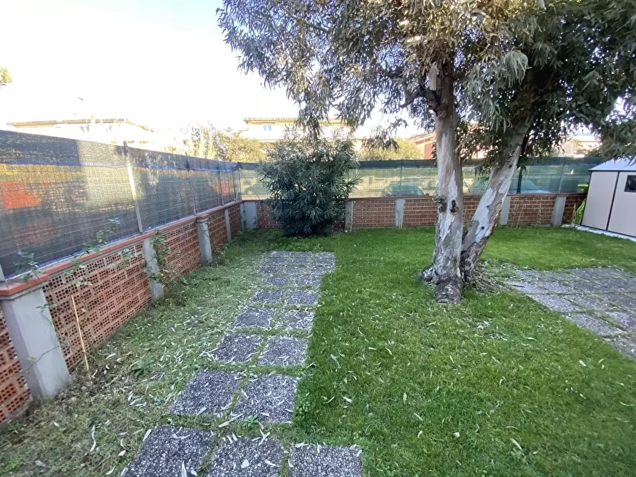 Immagine 6 di Porzione di casa in affitto  in Viale Giovanni da Verrazzano 17 a Carrara