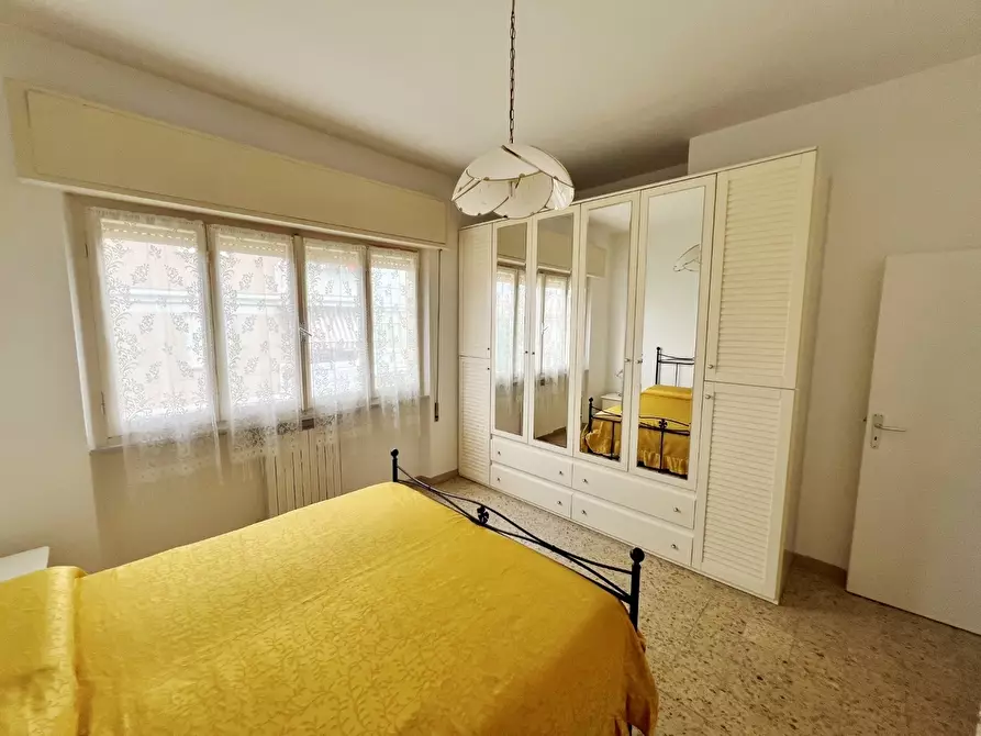 Immagine 11 di Casa trifamiliare in vendita  a Massa