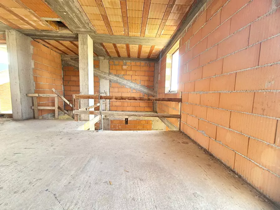 Immagine 11 di Villetta a schiera in vendita  in Via Bozzi 103 a Ortonovo