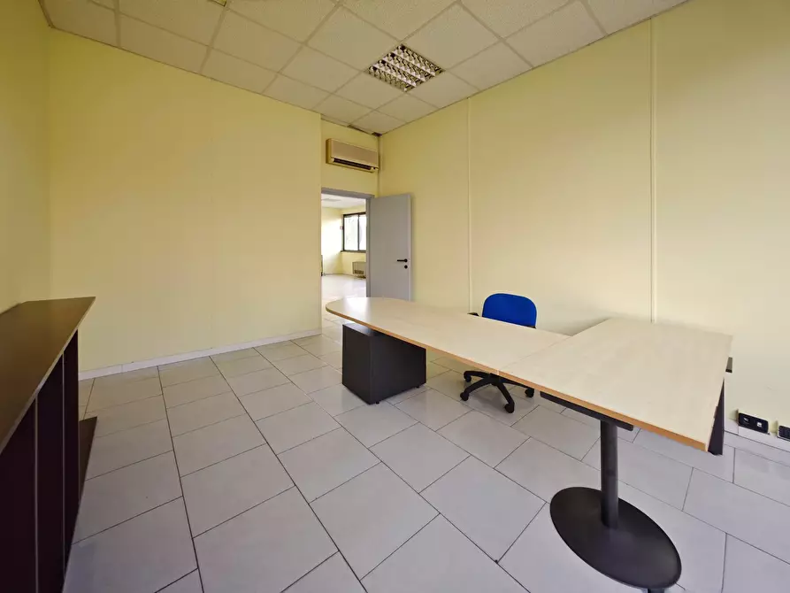 Immagine 21 di Ufficio in vendita  in Via Brigata Partigiana Ugo Muccini 92 a Sarzana