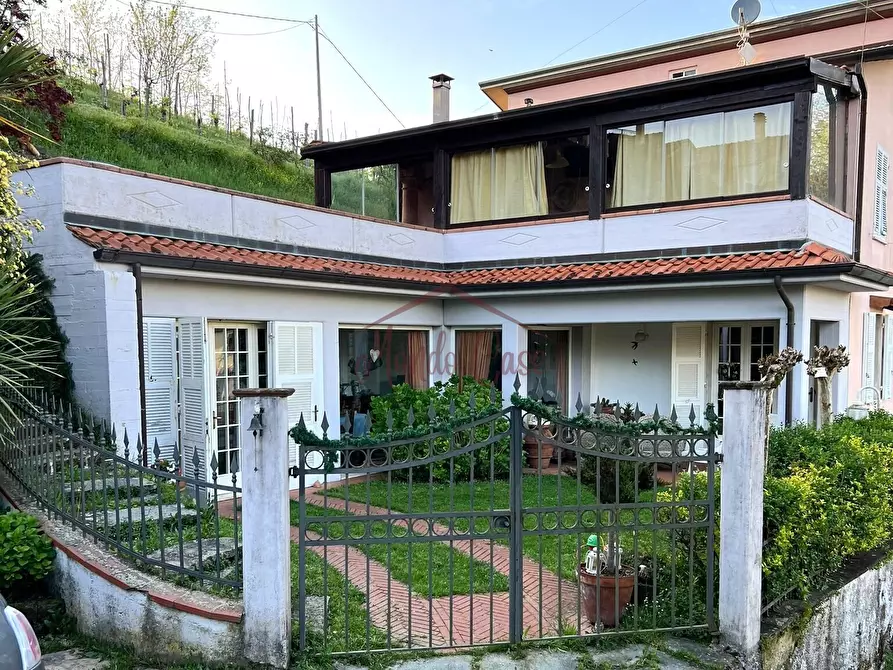 Immagine 2 di Casa bifamiliare in vendita  a Fivizzano