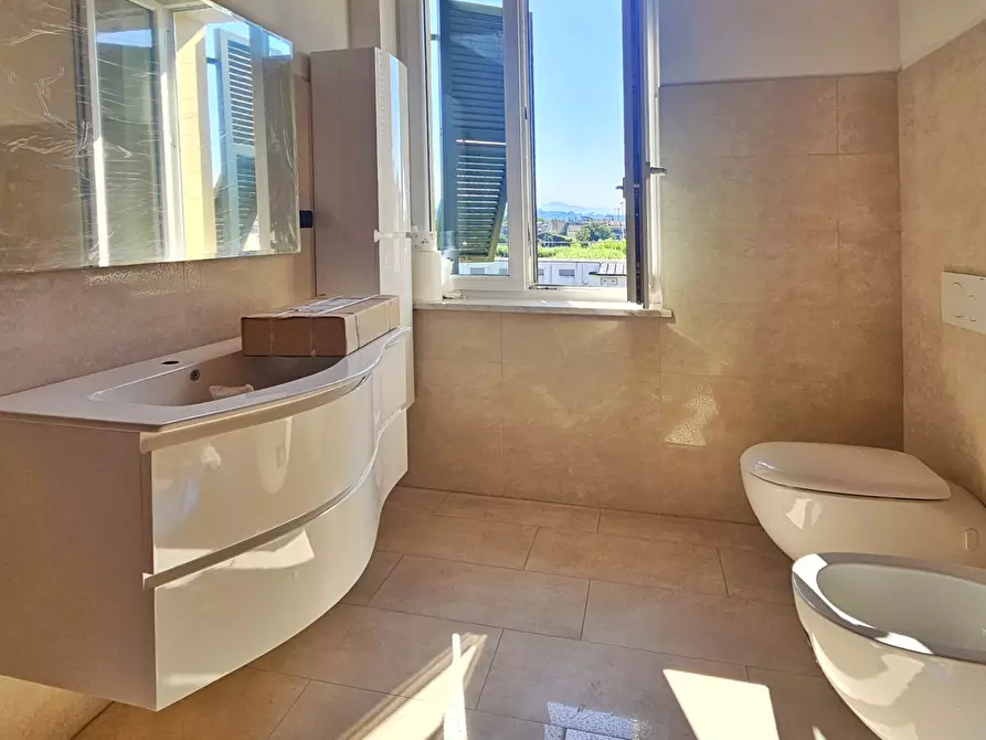 Immagine 23 di Quadrilocale in vendita  in Via Cisa 95 a Sarzana