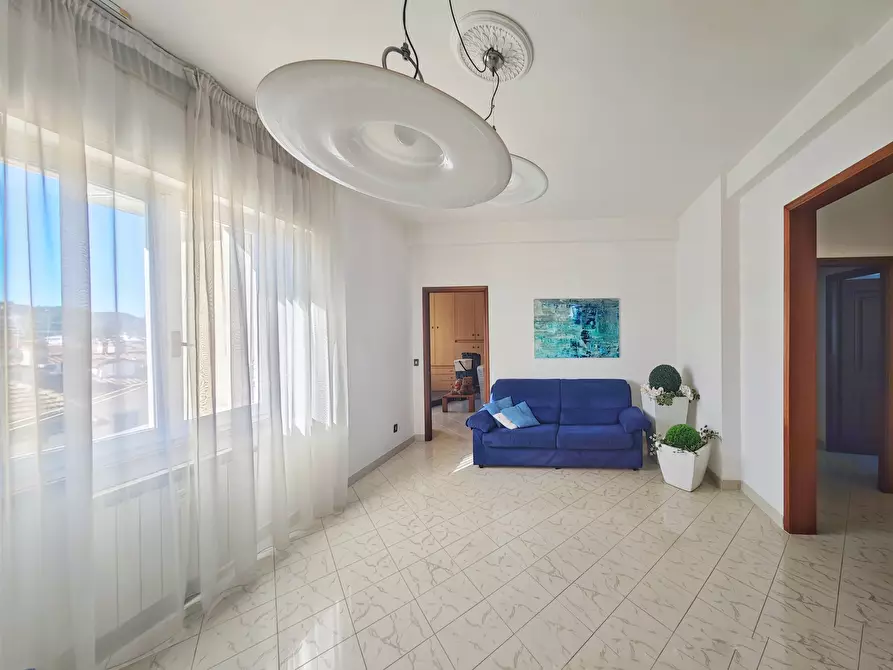 Immagine 7 di Quadrilocale in vendita  in Piazza Giacomo Matteotti 8 a Sarzana