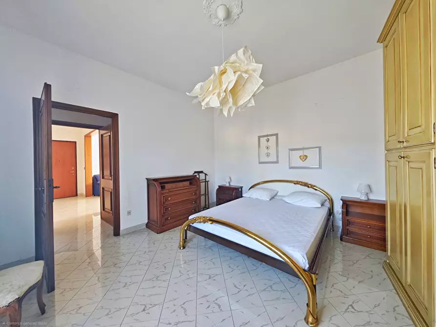 Immagine 35 di Quadrilocale in vendita  in Piazza Giacomo Matteotti 8 a Sarzana