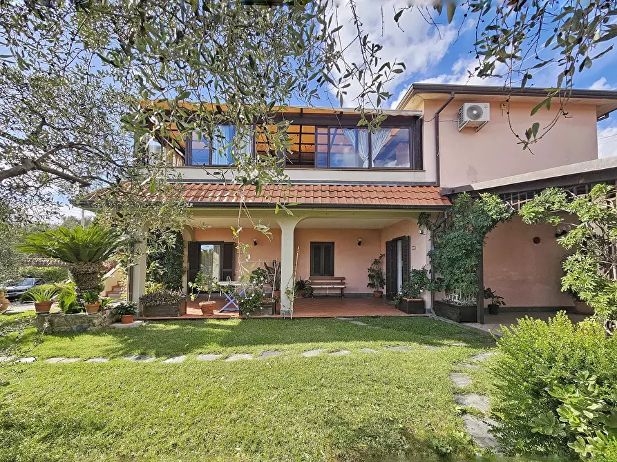 Immagine 1 di Villetta a schiera in vendita  in Via Porredo 152 a Fosdinovo