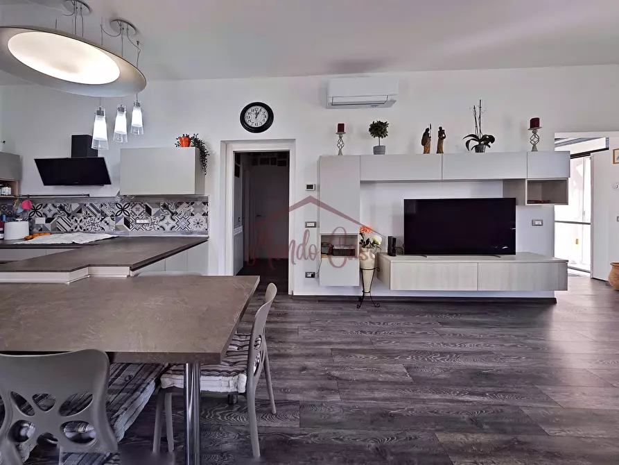Immagine 9 di Villa in vendita  in Via Provinciale 40 a Castelnuovo Magra