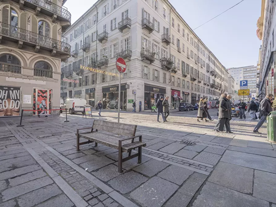 Immagine 1 di Attività commerciale in affitto  in Via Antonio Gramsci 15 a Torino