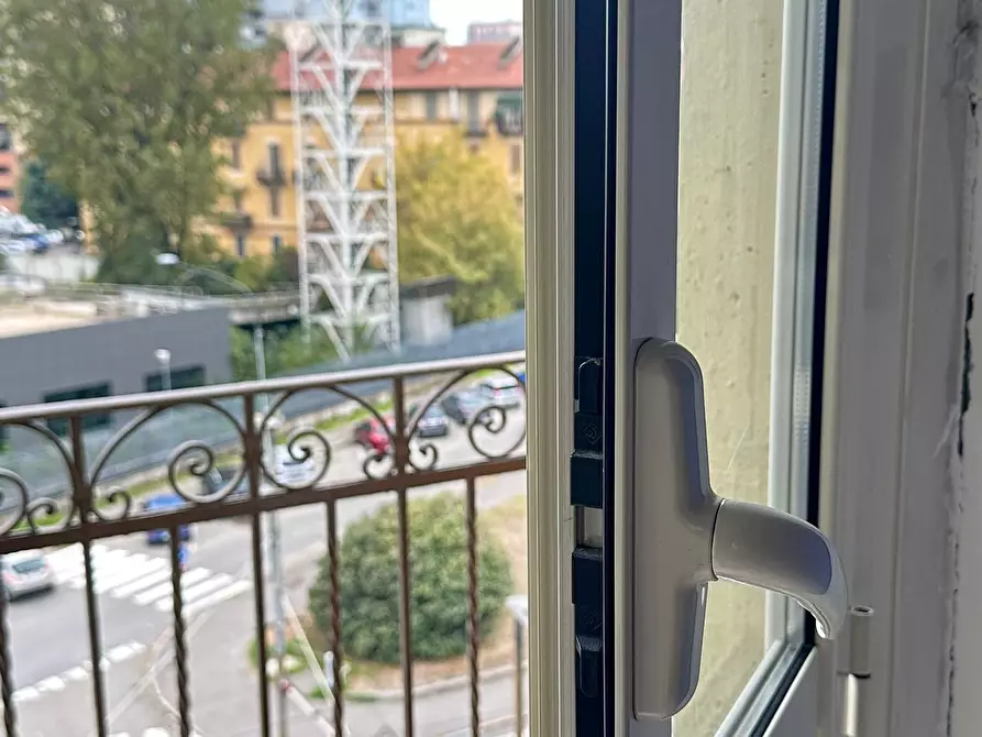 Immagine 23 di Bilocale in vendita  in Largo Borgaro 29 a Torino