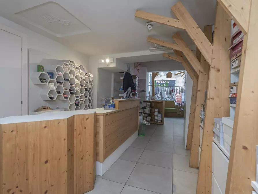 Immagine 3 di Attività commerciale in affitto  in Via Antonio Gramsci 15 a Torino