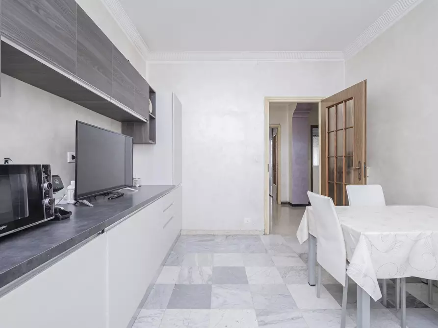 Immagine 10 di Trilocale in vendita  in Via Aosta 60 a Torino