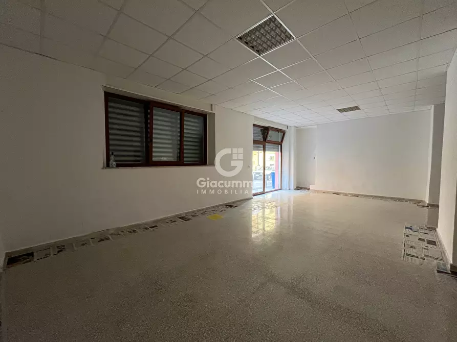 Immagine 5 di Locale commerciale in vendita  in Via Carlo Armellini 6 a Potenza