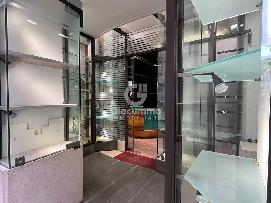 Immagine 10 di Locale commerciale in affitto  in Via Pretoria 80 a Potenza